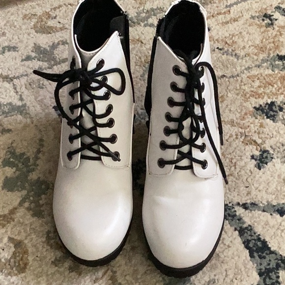 Heeled Ankle Boots, size 6, White - Picture 2 of 4